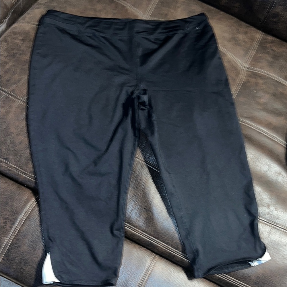 GAP Body Black Capris